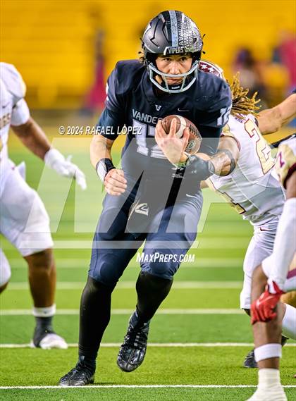 Thumbnail 3 in Vandegrift vs. Summer Creek (UIL 6A D2 Football Semifinal) photogallery.