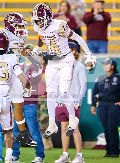 Thumbnail 2 in Vandegrift vs. Summer Creek (UIL 6A D2 Football Semifinal) photogallery.