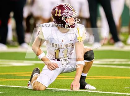 Thumbnail 2 in Vandegrift vs. Summer Creek (UIL 6A D2 Football Semifinal) photogallery.