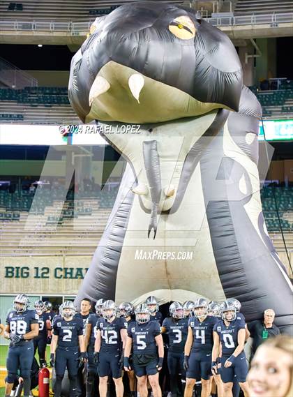 Thumbnail 2 in Vandegrift vs. Summer Creek (UIL 6A D2 Football Semifinal) photogallery.