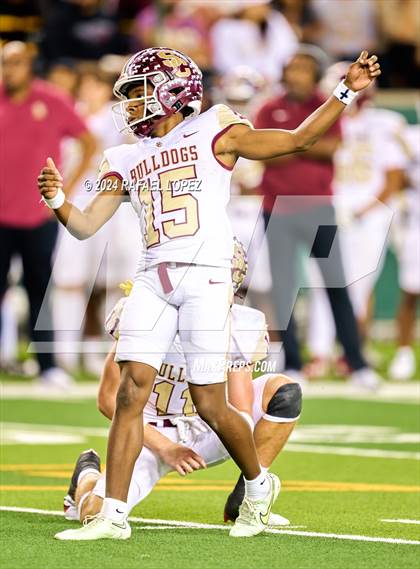 Thumbnail 1 in Vandegrift vs. Summer Creek (UIL 6A D2 Football Semifinal) photogallery.