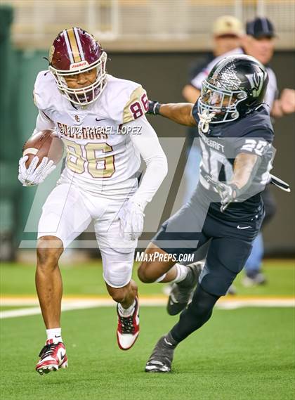 Thumbnail 1 in Vandegrift vs. Summer Creek (UIL 6A D2 Football Semifinal) photogallery.