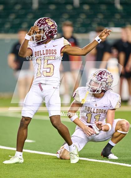 Thumbnail 2 in Vandegrift vs. Summer Creek (UIL 6A D2 Football Semifinal) photogallery.