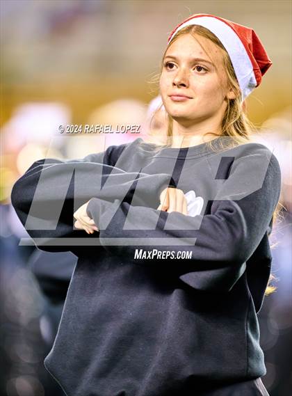 Thumbnail 2 in Vandegrift vs. Summer Creek (UIL 6A D2 Football Semifinal) photogallery.