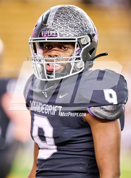 Thumbnail 2 in Vandegrift vs. Summer Creek (UIL 6A D2 Football Semifinal) photogallery.