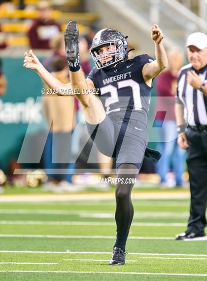 Thumbnail 3 in Vandegrift vs. Summer Creek (UIL 6A D2 Football Semifinal) photogallery.