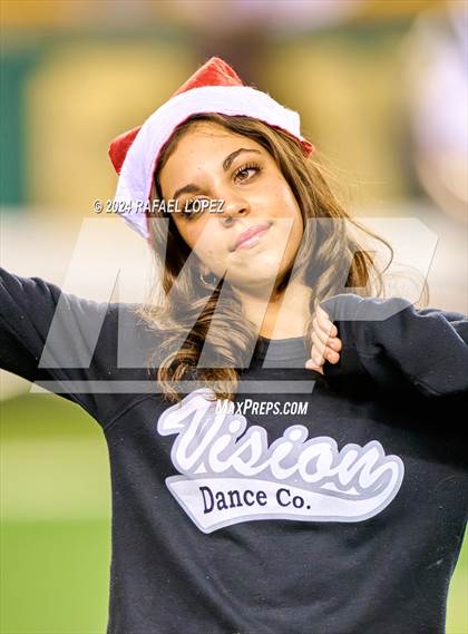 Thumbnail 2 in Vandegrift vs. Summer Creek (UIL 6A D2 Football Semifinal) photogallery.