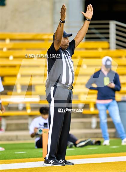 Thumbnail 2 in Vandegrift vs. Summer Creek (UIL 6A D2 Football Semifinal) photogallery.