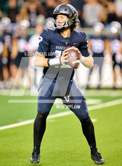 Thumbnail 3 in Vandegrift vs. Summer Creek (UIL 6A D2 Football Semifinal) photogallery.