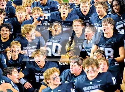 Thumbnail 2 in Vandegrift vs. Summer Creek (UIL 6A D2 Football Semifinal) photogallery.