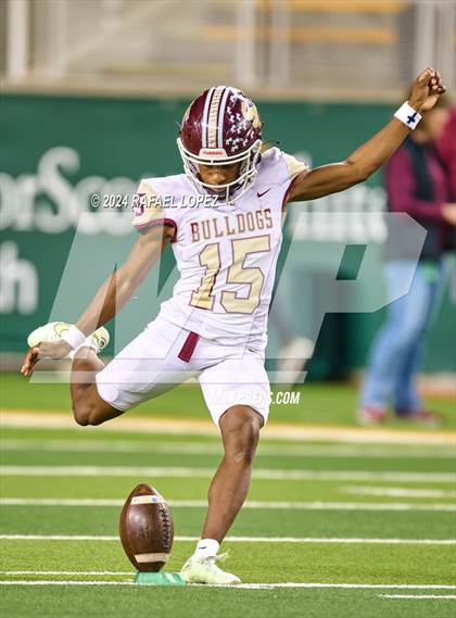 Thumbnail 3 in Vandegrift vs. Summer Creek (UIL 6A D2 Football Semifinal) photogallery.