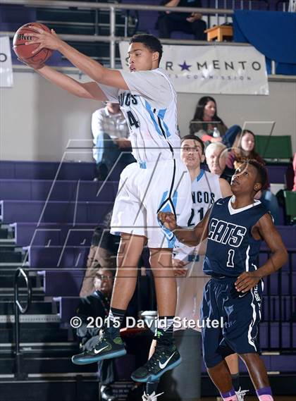 Thumbnail 2 in West Ranch vs. Clovis North (St. Hope Elite Classic) photogallery.