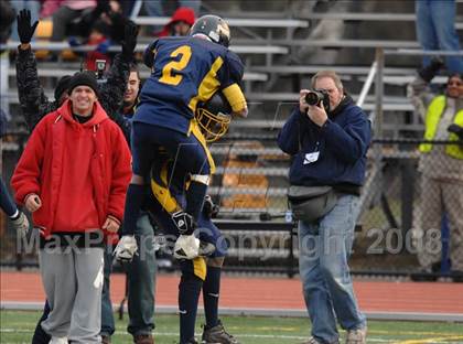 Thumbnail 1 in Littleton vs. Putnam Vo-Tech (MIAA Division 3 Central/West Final) photogallery.