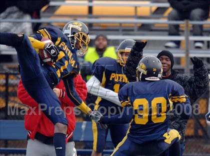 Thumbnail 1 in Littleton vs. Putnam Vo-Tech (MIAA Division 3 Central/West Final) photogallery.