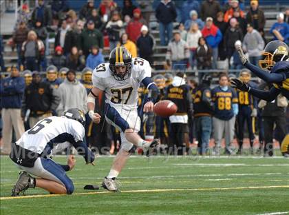 Thumbnail 3 in Littleton vs. Putnam Vo-Tech (MIAA Division 3 Central/West Final) photogallery.