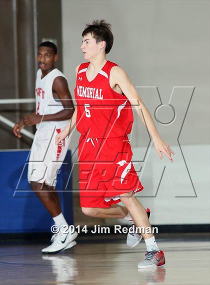 Thumbnail 3 in Taft [William H.] vs. Memorial (McDonald's Texas Invitational) photogallery.