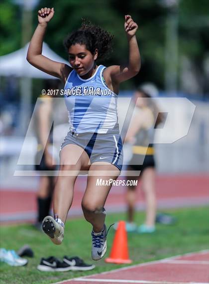 Thumbnail 1 in CIF Valley Mission League Meet photogallery.