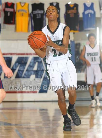 Thumbnail 2 in Fairmont Prep vs. Viewpoint (MaxPreps Holiday Classic) photogallery.
