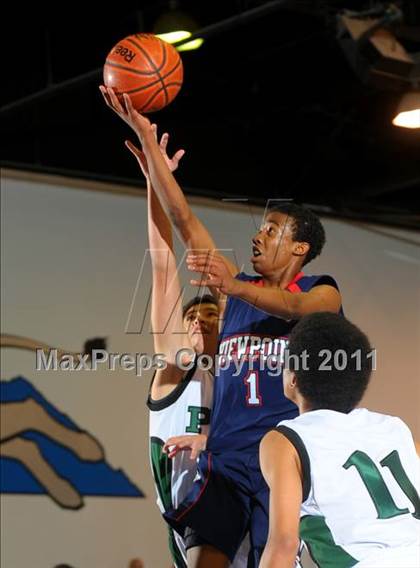Thumbnail 2 in Fairmont Prep vs. Viewpoint (MaxPreps Holiday Classic) photogallery.