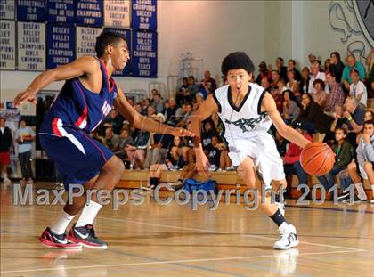 Thumbnail 2 in Fairmont Prep vs. Viewpoint (MaxPreps Holiday Classic) photogallery.
