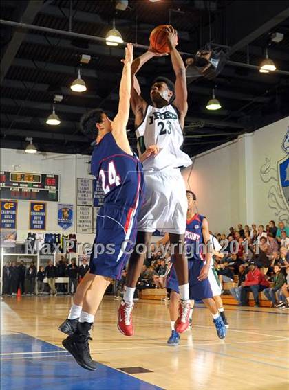 Thumbnail 2 in Fairmont Prep vs. Viewpoint (MaxPreps Holiday Classic) photogallery.