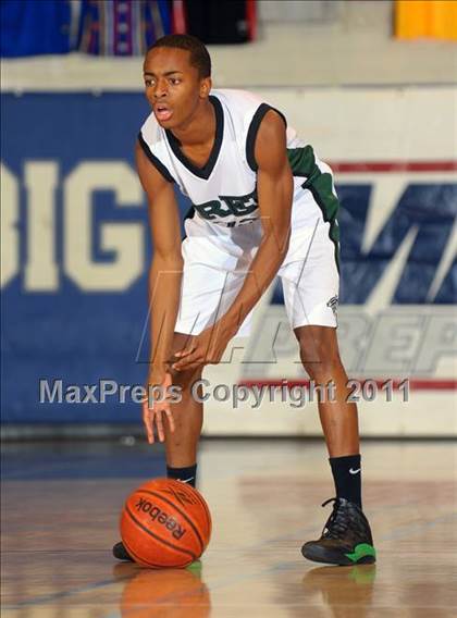 Thumbnail 2 in Fairmont Prep vs. Viewpoint (MaxPreps Holiday Classic) photogallery.