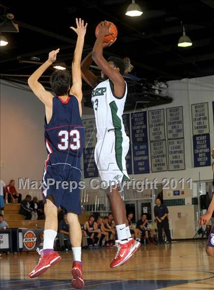 Thumbnail 2 in Fairmont Prep vs. Viewpoint (MaxPreps Holiday Classic) photogallery.