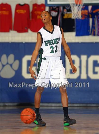 Thumbnail 3 in Fairmont Prep vs. Viewpoint (MaxPreps Holiday Classic) photogallery.