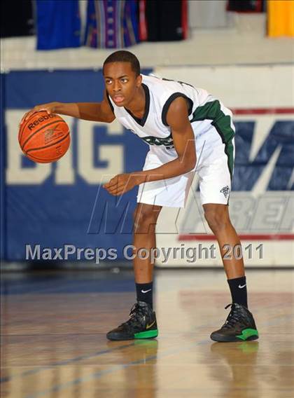 Thumbnail 1 in Fairmont Prep vs. Viewpoint (MaxPreps Holiday Classic) photogallery.