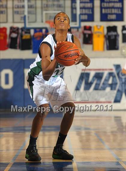 Thumbnail 1 in Fairmont Prep vs. Viewpoint (MaxPreps Holiday Classic) photogallery.