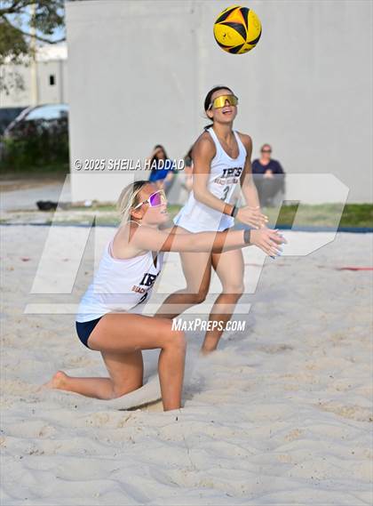 Thumbnail 2 in Tampa Catholic @ Indian Rocks Christian photogallery.