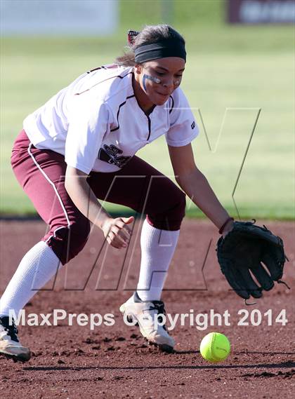 Thumbnail 2 in Jacksonville vs Ennis (UIL 4A Bi-District Playoff) photogallery.