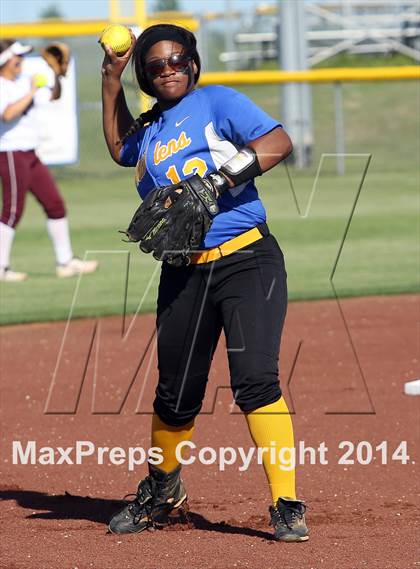 Thumbnail 2 in Jacksonville vs Ennis (UIL 4A Bi-District Playoff) photogallery.