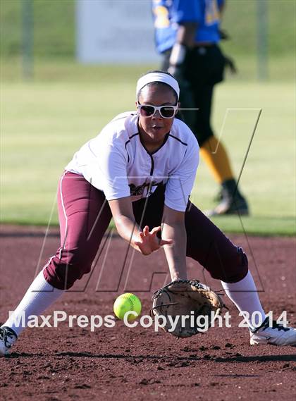 Thumbnail 1 in Jacksonville vs Ennis (UIL 4A Bi-District Playoff) photogallery.