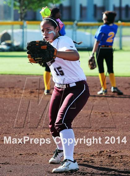 Thumbnail 1 in Jacksonville vs Ennis (UIL 4A Bi-District Playoff) photogallery.