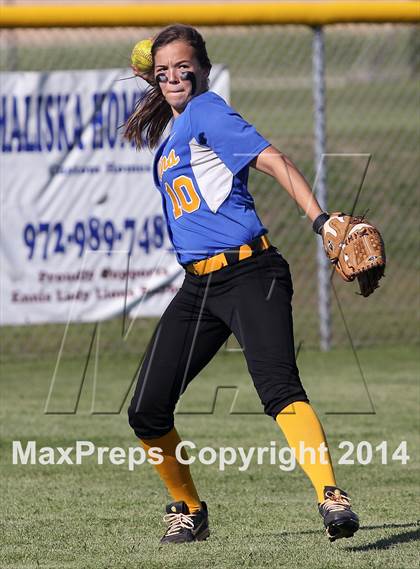 Thumbnail 3 in Jacksonville vs Ennis (UIL 4A Bi-District Playoff) photogallery.