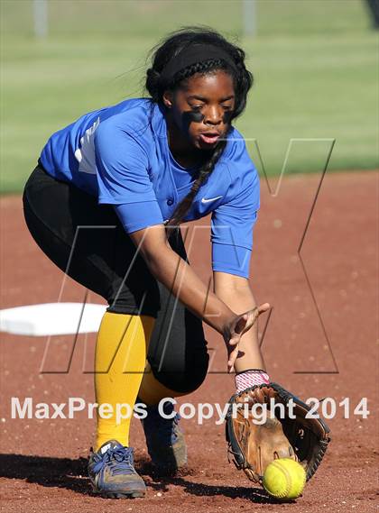 Thumbnail 2 in Jacksonville vs Ennis (UIL 4A Bi-District Playoff) photogallery.