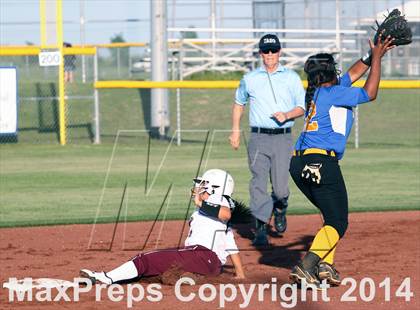 Thumbnail 1 in Jacksonville vs Ennis (UIL 4A Bi-District Playoff) photogallery.
