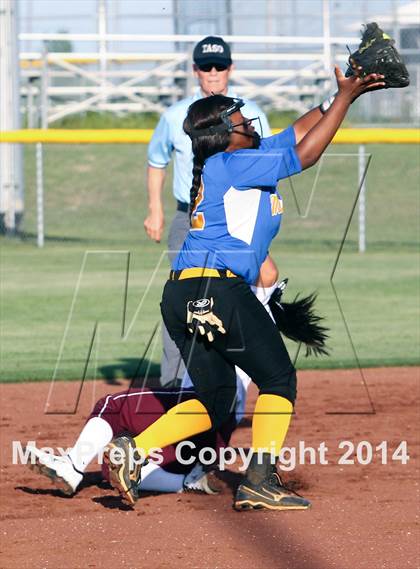 Thumbnail 3 in Jacksonville vs Ennis (UIL 4A Bi-District Playoff) photogallery.