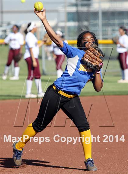 Thumbnail 1 in Jacksonville vs Ennis (UIL 4A Bi-District Playoff) photogallery.