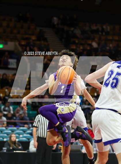 Thumbnail 2 in Holy Family vs. Resurrection Christian (CHSAA 4A Championship) photogallery.