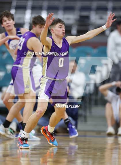 Thumbnail 3 in Holy Family vs. Resurrection Christian (CHSAA 4A Championship) photogallery.
