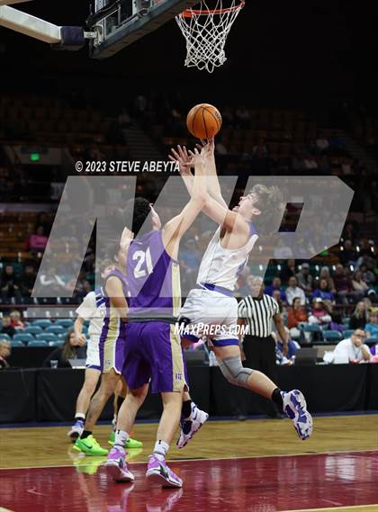 Thumbnail 2 in Holy Family vs. Resurrection Christian (CHSAA 4A Championship) photogallery.