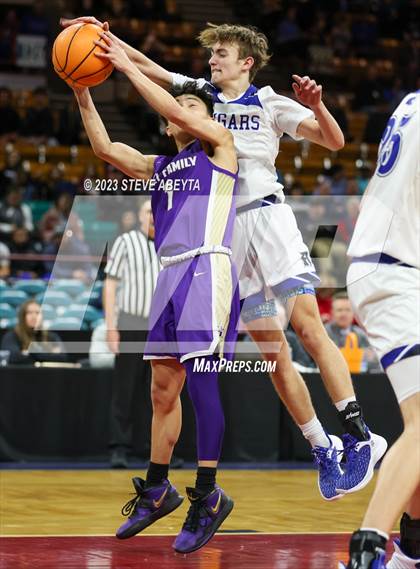 Thumbnail 3 in Holy Family vs. Resurrection Christian (CHSAA 4A Championship) photogallery.