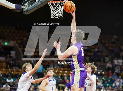 Thumbnail 2 in Holy Family vs. Resurrection Christian (CHSAA 4A Championship) photogallery.