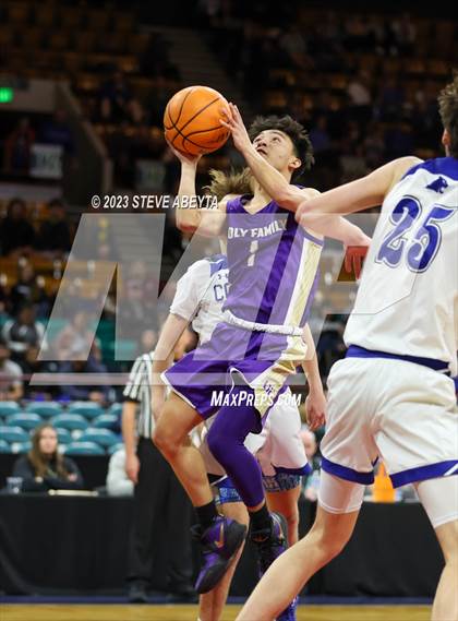 Thumbnail 3 in Holy Family vs. Resurrection Christian (CHSAA 4A Championship) photogallery.
