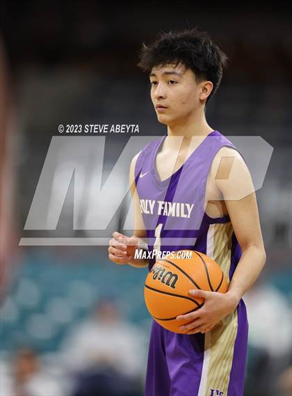 Thumbnail 3 in Holy Family vs. Resurrection Christian (CHSAA 4A Championship) photogallery.