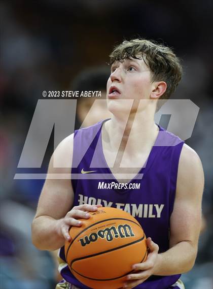 Thumbnail 3 in Holy Family vs. Resurrection Christian (CHSAA 4A Championship) photogallery.