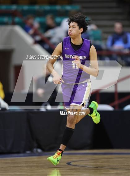 Thumbnail 3 in Holy Family vs. Resurrection Christian (CHSAA 4A Championship) photogallery.