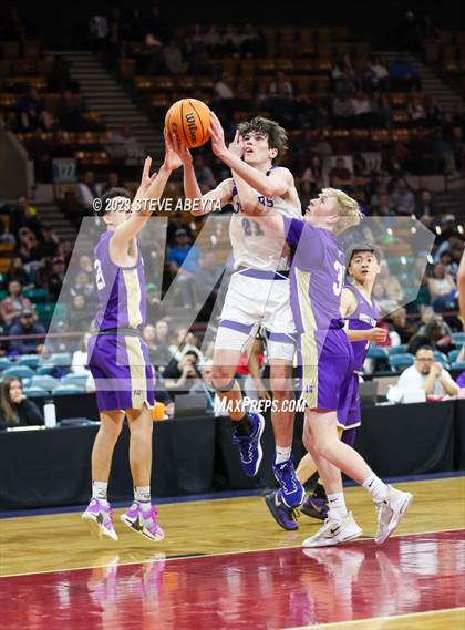 Thumbnail 1 in Holy Family vs. Resurrection Christian (CHSAA 4A Championship) photogallery.